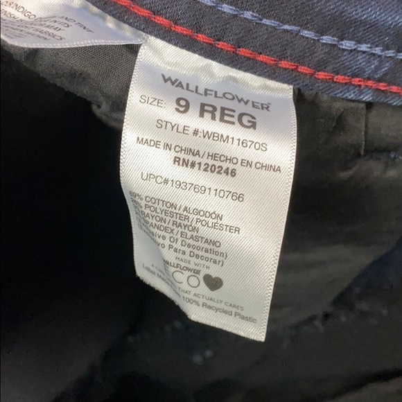 HP ❤️ NWT stretchy curvy jeans - Picture 4 of 4